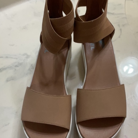 Sorel shoes - Picture 2 of 7